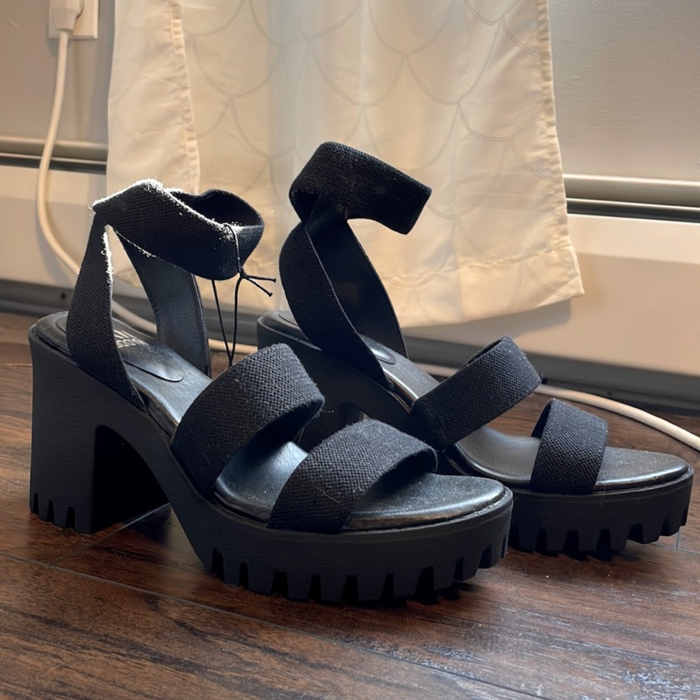 COPY - Platform sandals